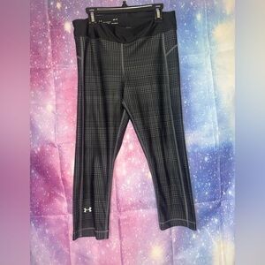 Under Armour cropped compression pants 🛍